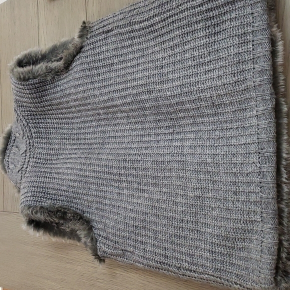 Zara Faux Fur Cable Knit Vest - Picture 7 of 11